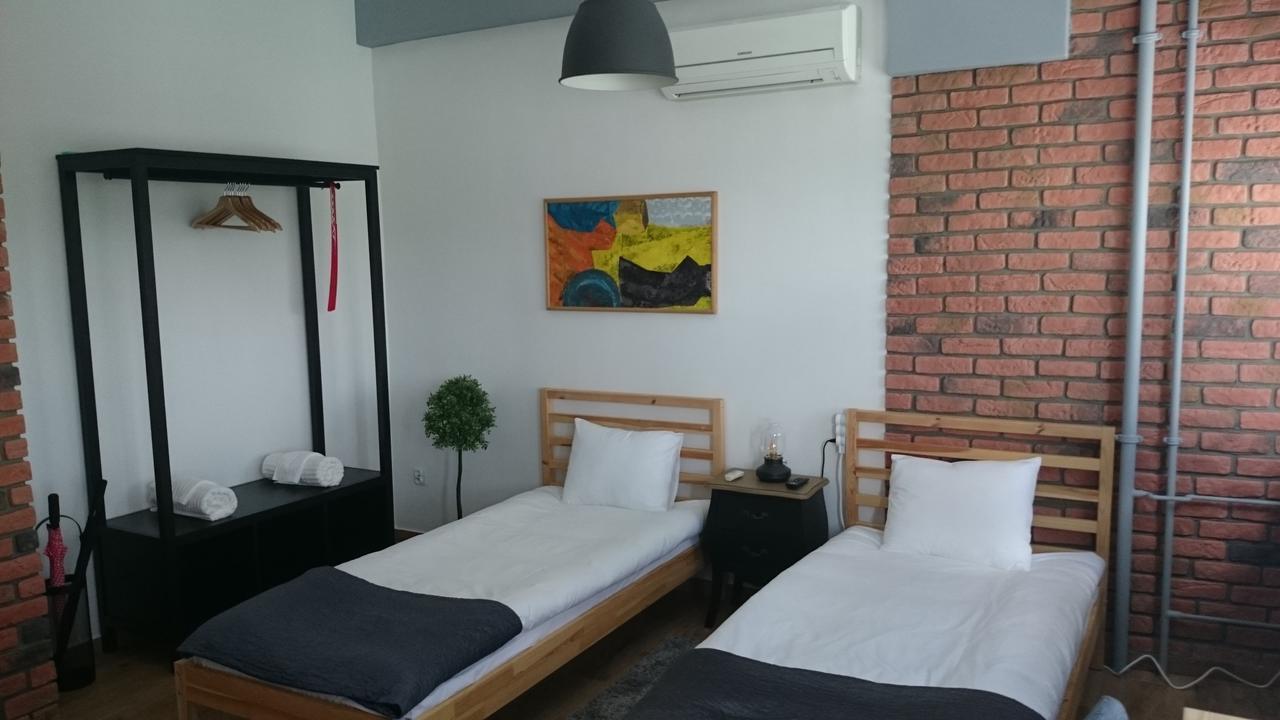 Hostel W5 Poznań Esterno foto