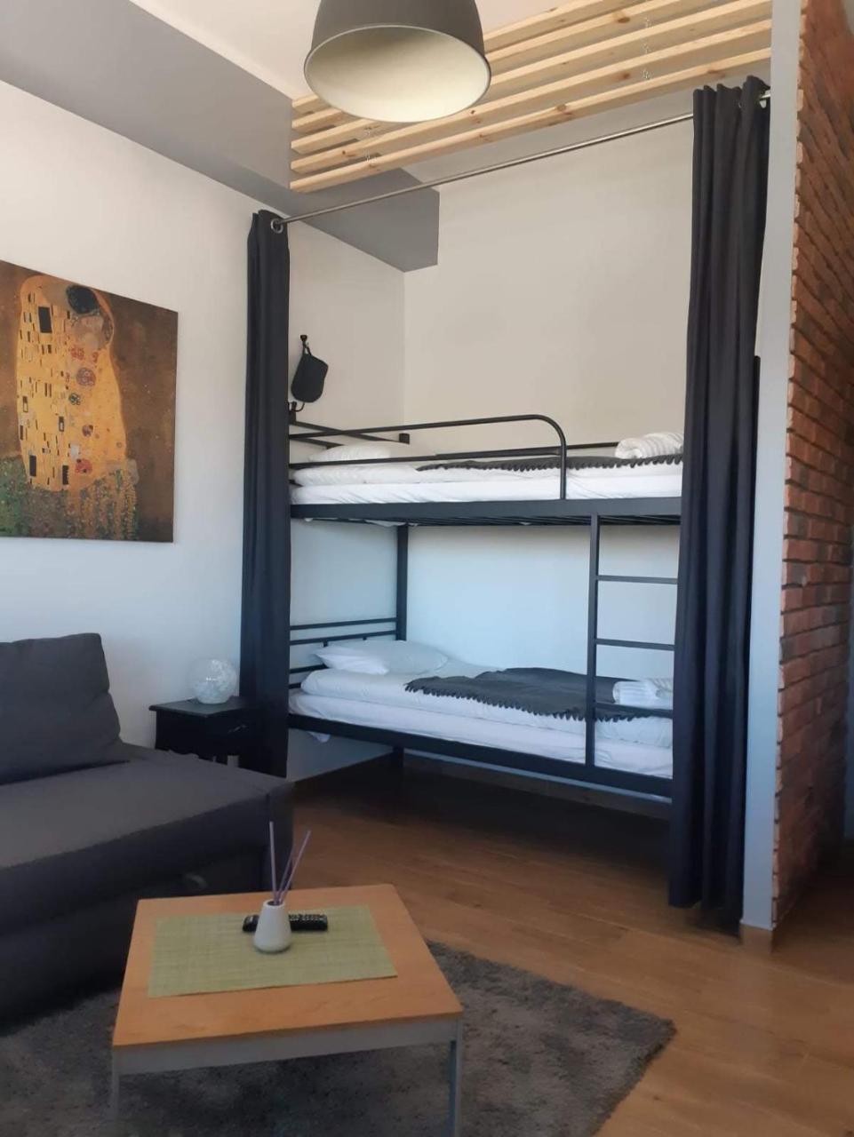 Hostel W5 Poznań Esterno foto