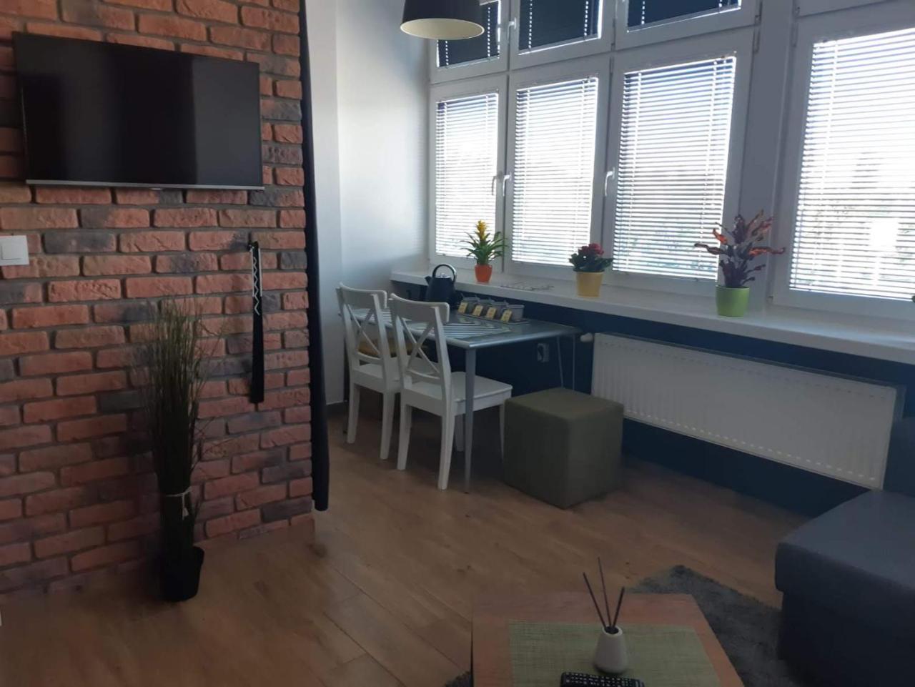 Hostel W5 Poznań Esterno foto