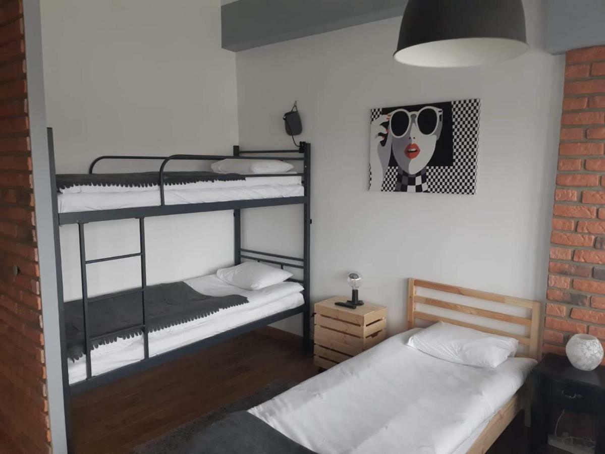 Hostel W5 Poznań Esterno foto
